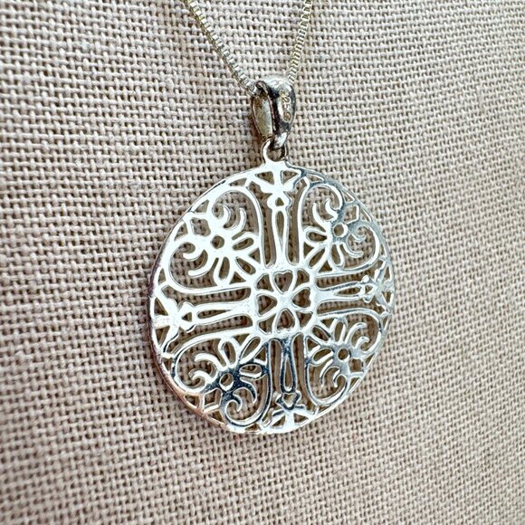 VTG Sterling Silver 925 Scroll Heart Circle Pendant Necklace Size 18" Length - Picture 2 of 16